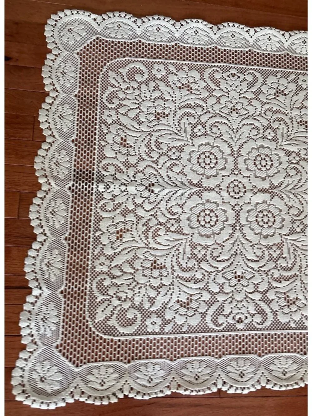 Cream Lace Tablecloth 35